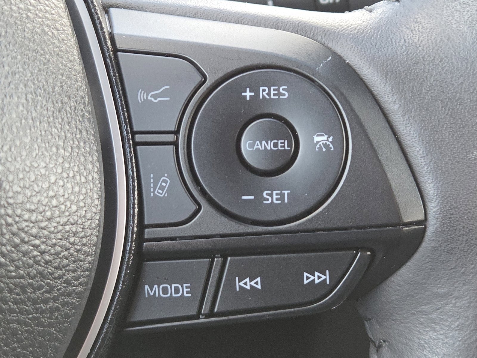 Used 2025 Toyota RAV4 XLE w/ Convenience Package image 7