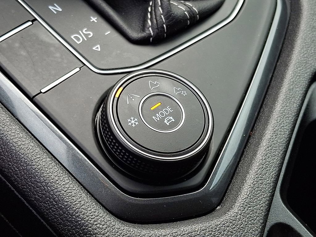 Used 2021 Volkswagen Tiguan SE image 26