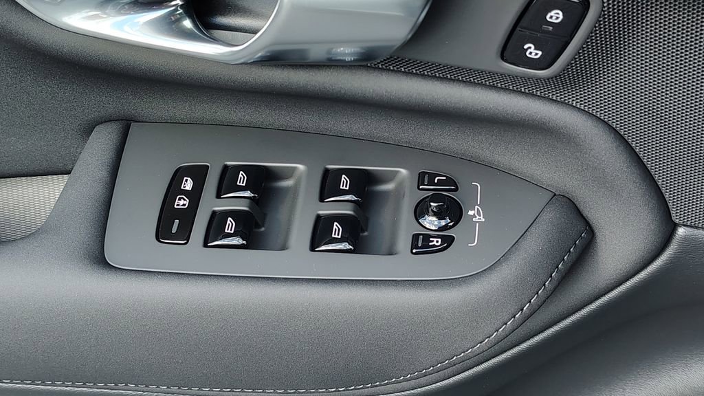 New 2026 Volvo XC90 B6 Plus image 10