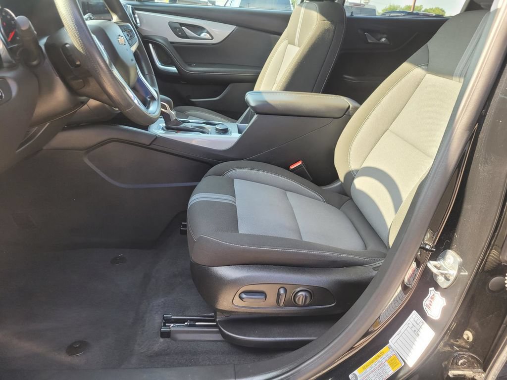 Used 2025 Chevrolet Blazer LT AWD/4WD image 17