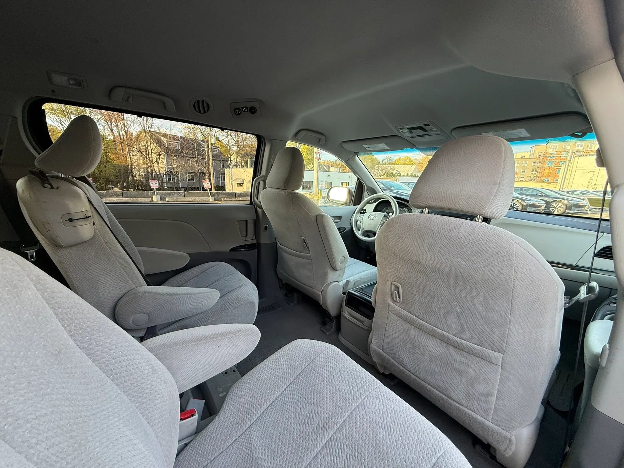 Used 2011 Toyota Sienna LE w/ Towing Pkg FWD image 20