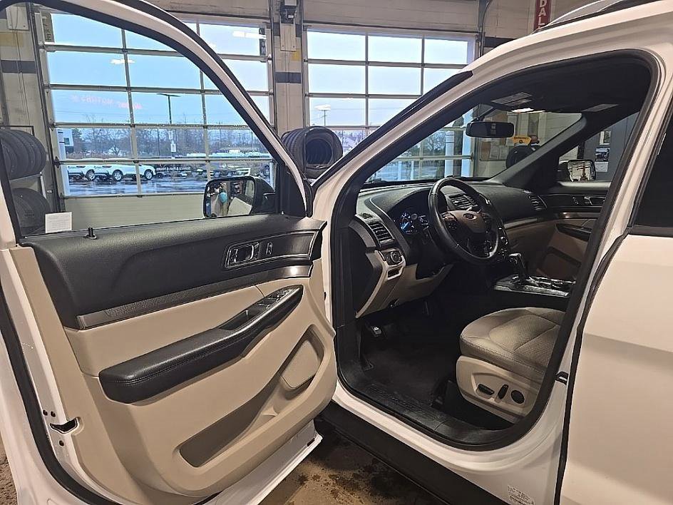Used 2019 Ford Explorer XLT w/ Equipment Group 201A image 9
