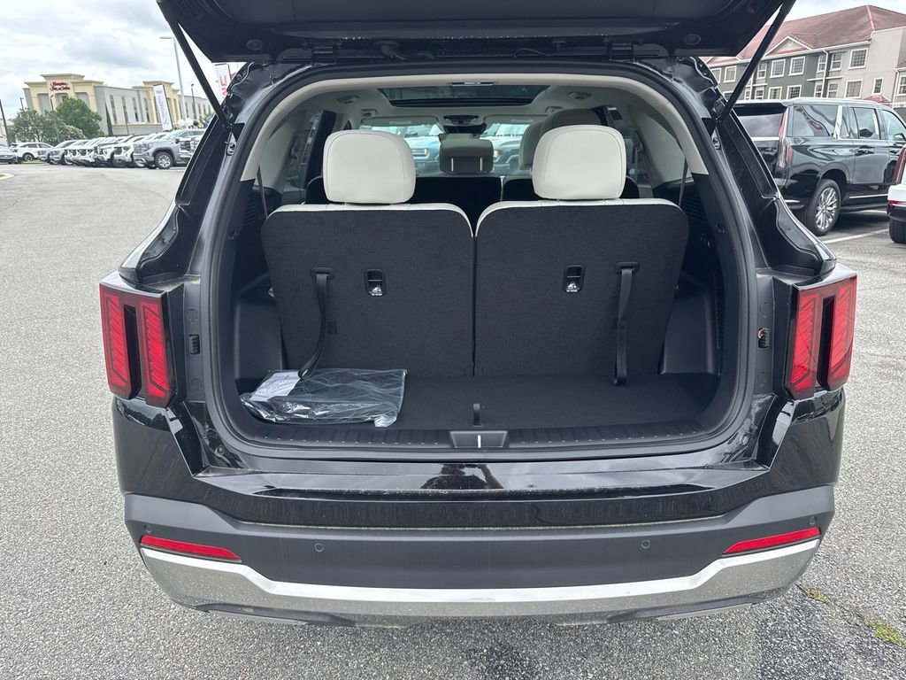 Certified 2025 Kia Sorento S w/ Panoramic Sunroof Package FWD image 18