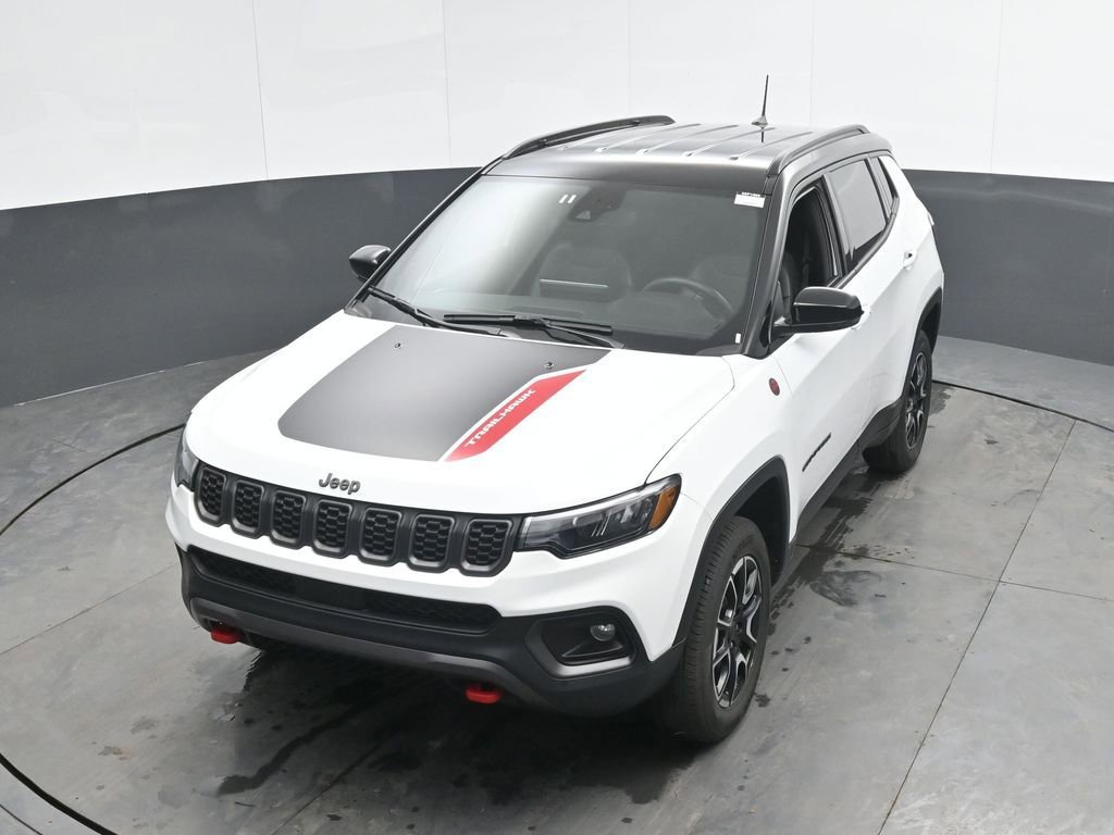 Used 2025 Jeep Compass Trailhawk image 40
