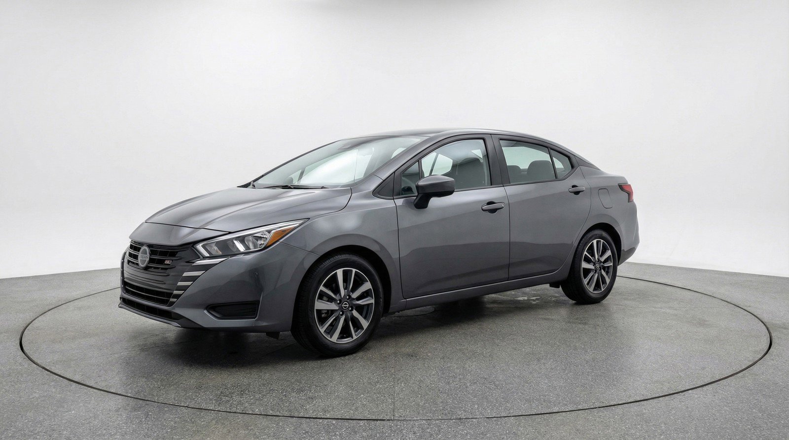Used 2025 Nissan Versa SV image 3
