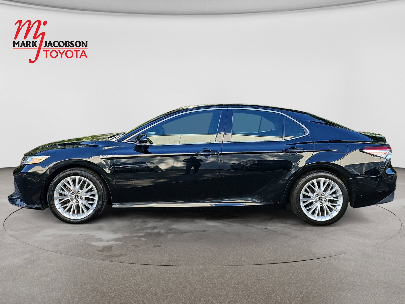 Used 2018 Toyota Camry XLE FWD image 13