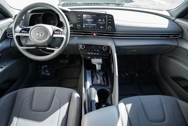 Used 2022 Hyundai Elantra SEL image 3