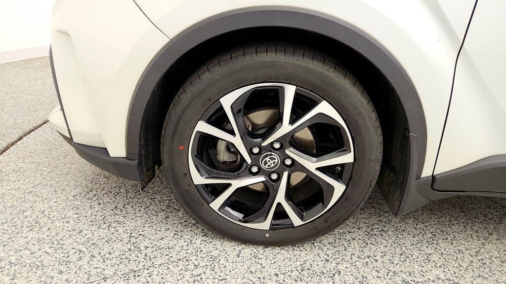 Used 2021 Toyota C-HR XLE FWD image 17