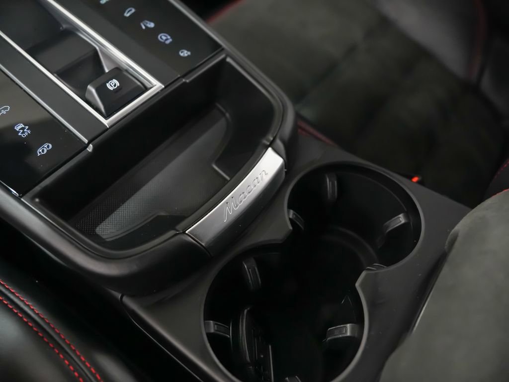 Used 2022 Porsche Macan GTS image 34