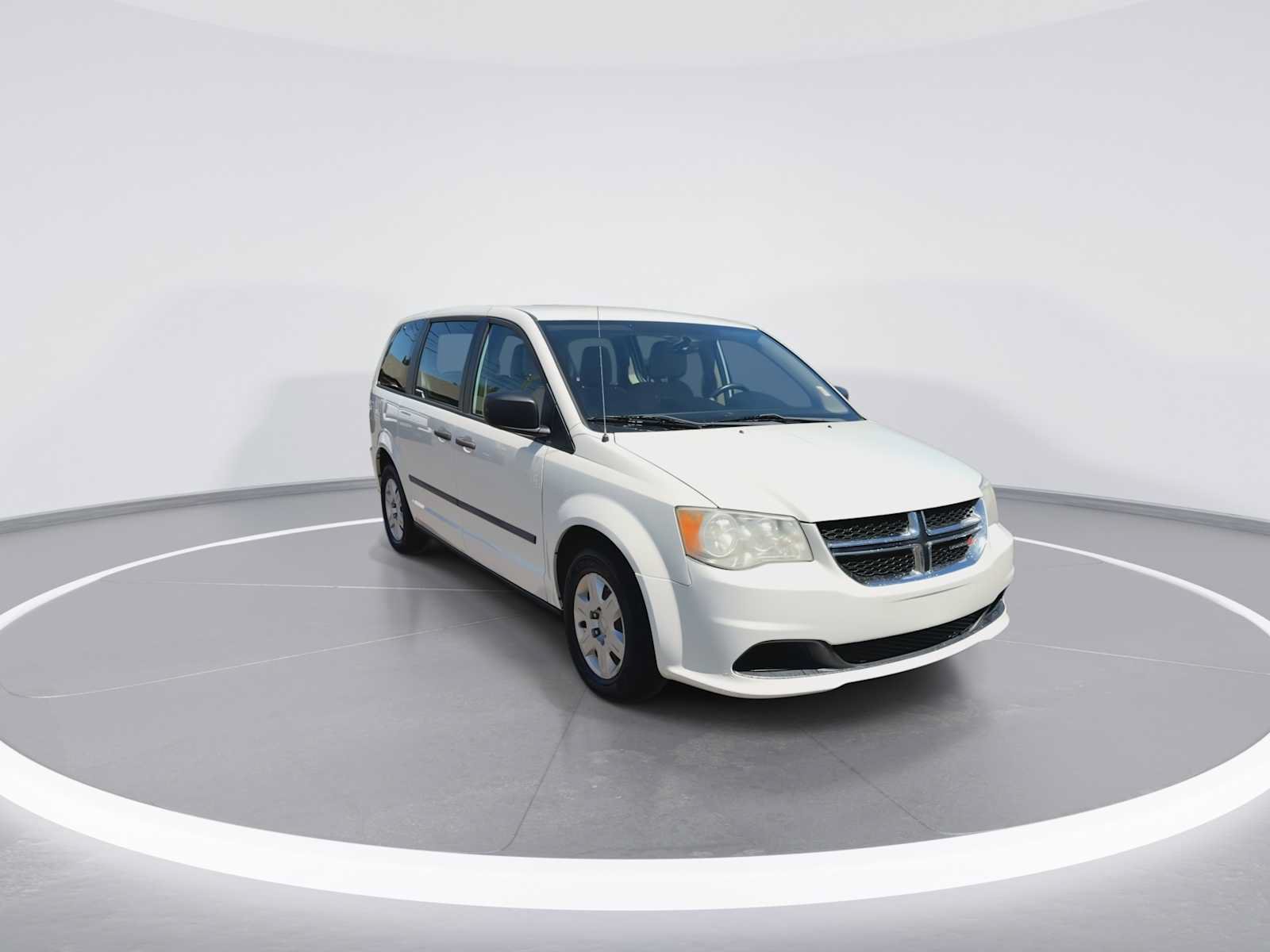 Used 2013 Dodge Grand Caravan American Value Package w/ UConnect Hands-Free Group FWD image 2