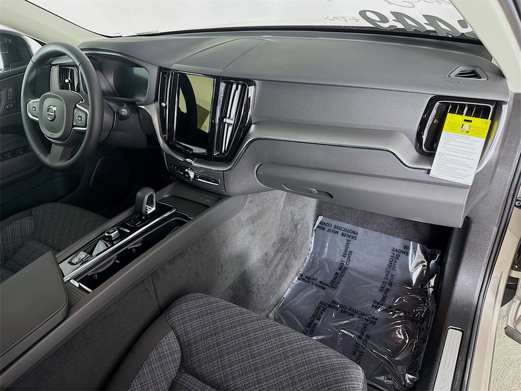 Used 2025 Volvo XC60 B5 Core w/ Protection Package Premier image 29