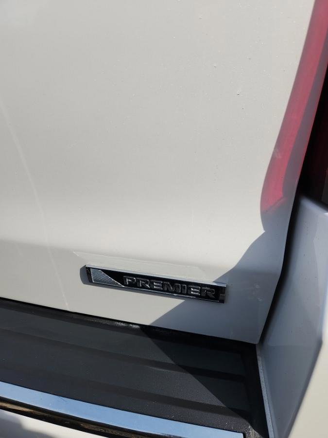 Used 2017 Chevrolet Suburban Premier AWD/4WD image 5