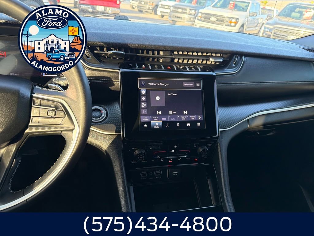 Used 2023 Jeep Grand Cherokee L Laredo image 17