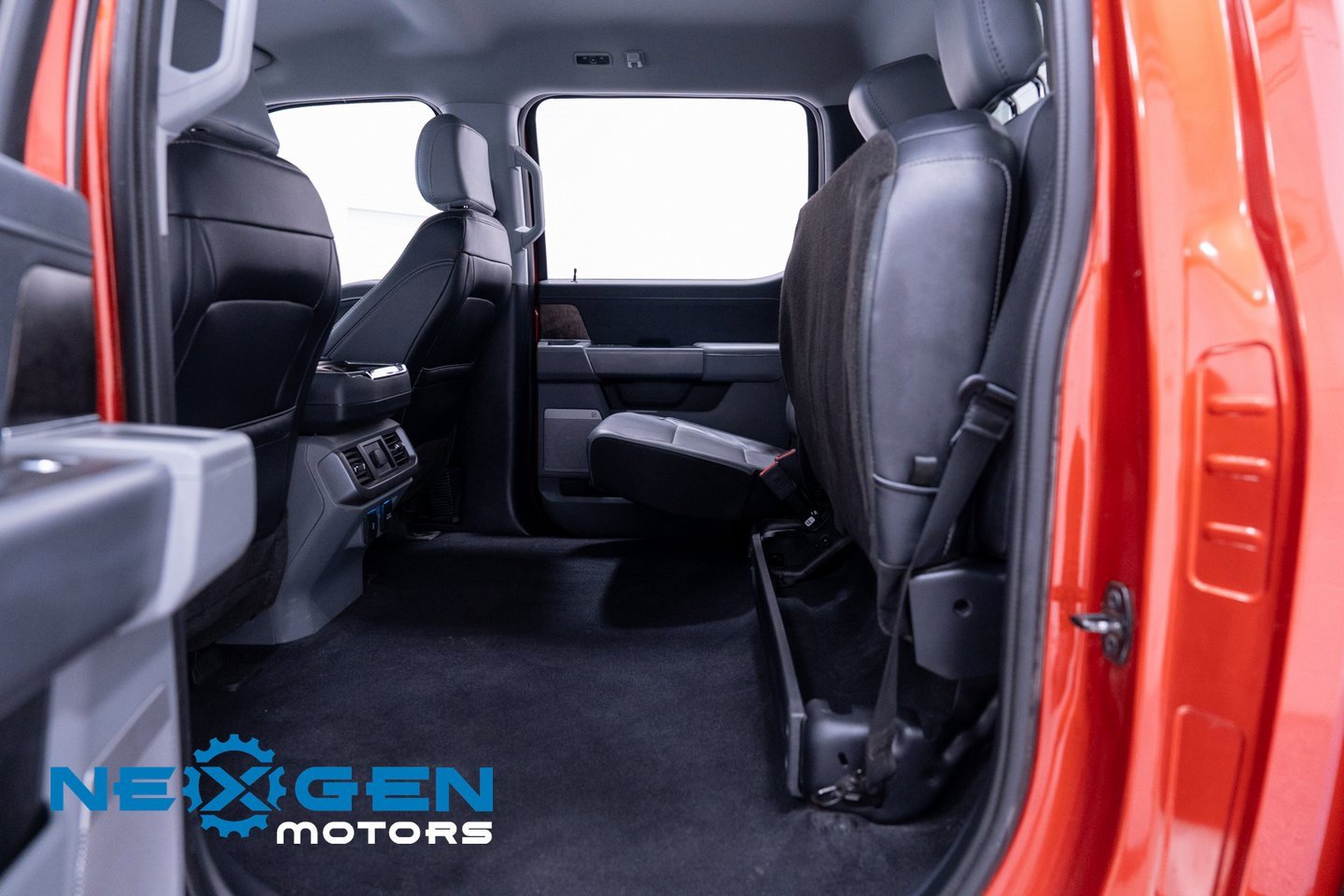 Used 2023 Ford F150 Lariat w/ Trailer Tow Package image 42