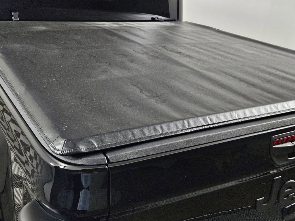 Used 2025 Jeep Gladiator Sport image 7