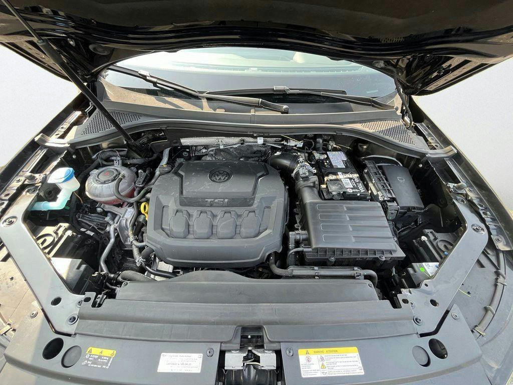 Certified 2024 Volkswagen Tiguan SE R-Line AWD/4WD image 33