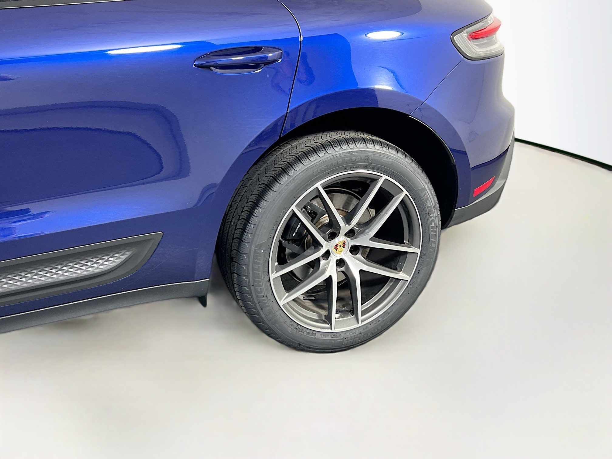 Used 2024 Porsche Macan AWD/4WD image 31