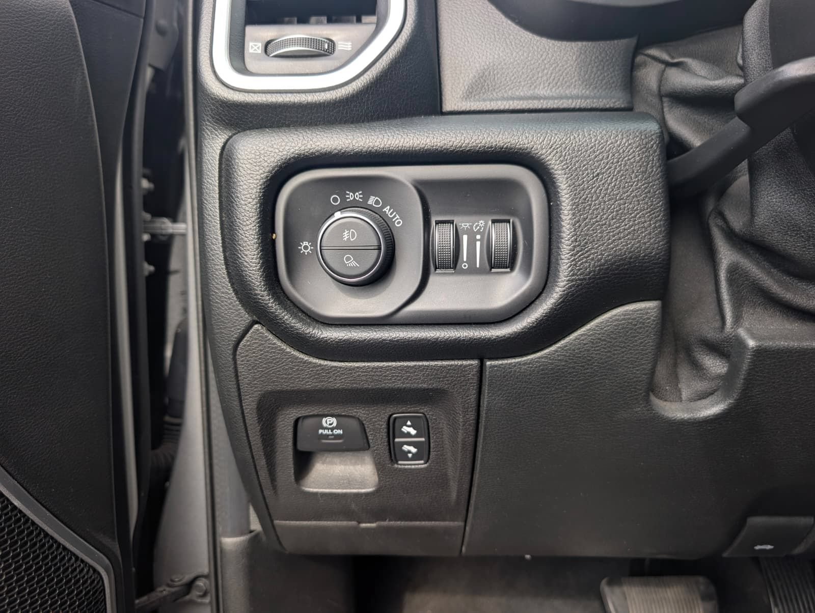 Used 2020 RAM 1500 Laramie AWD/4WD image 33