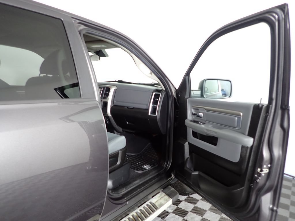Used 2019 RAM 1500 Classic SLT w/ Protection Group AWD/4WD image 33