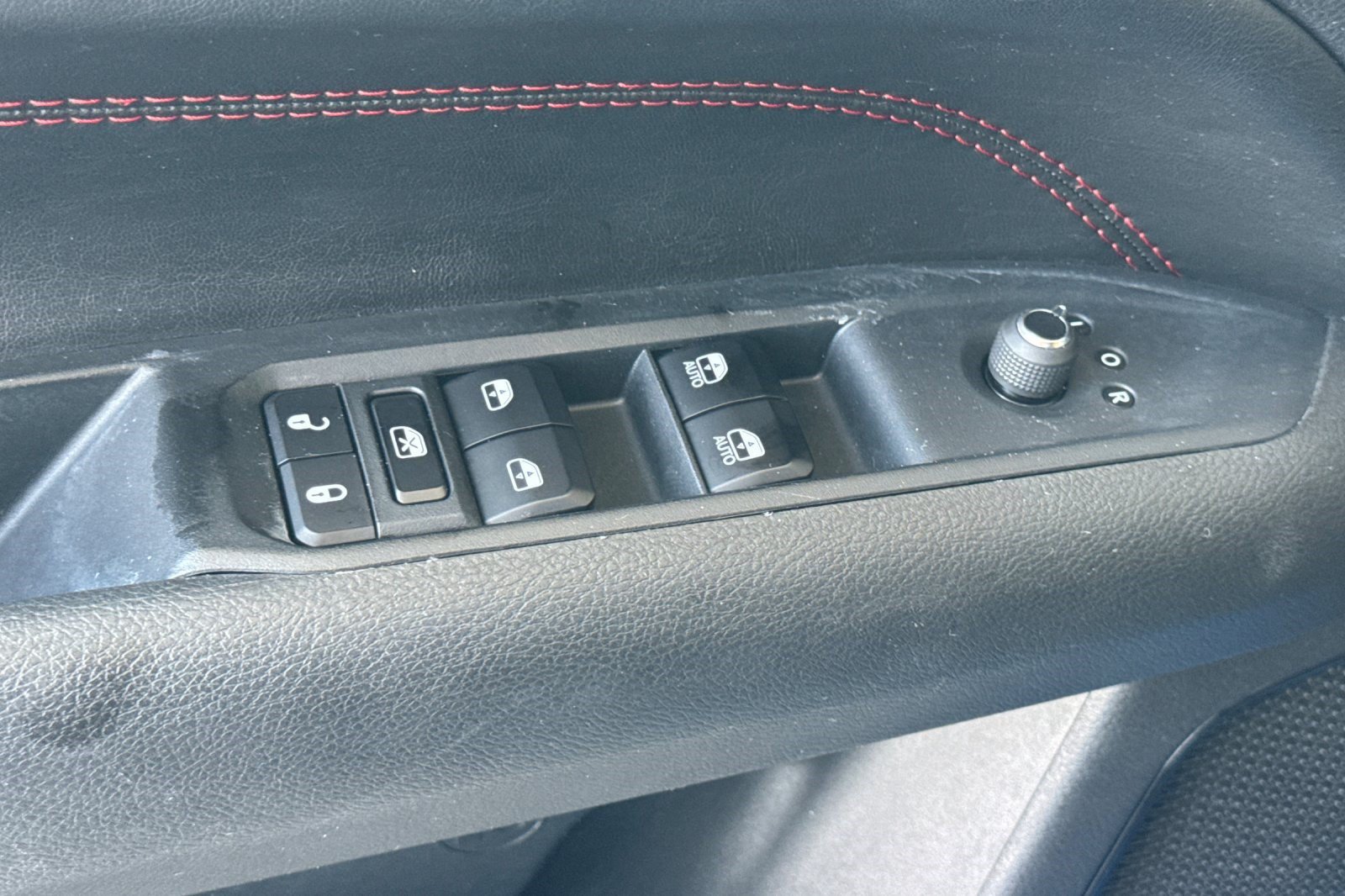 Used 2025 Jeep Compass Trailhawk AWD/4WD image 14