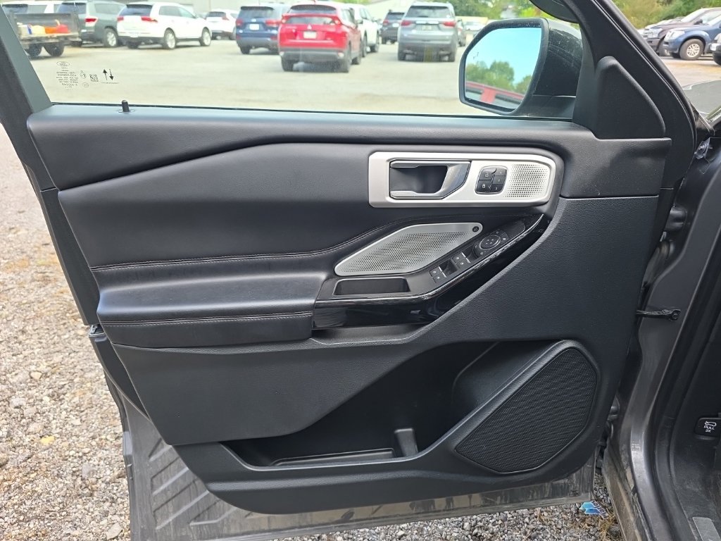 Used 2021 Ford Explorer Platinum w/ Equipment Group 601A AWD/4WD image 13