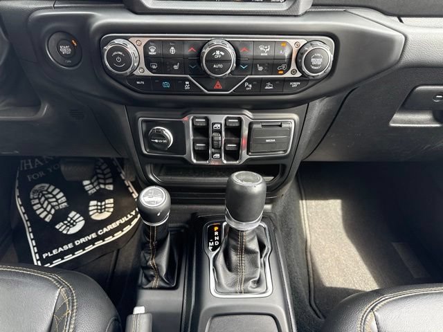 Used 2023 Jeep Wrangler Unlimited Sahara AWD/4WD image 16