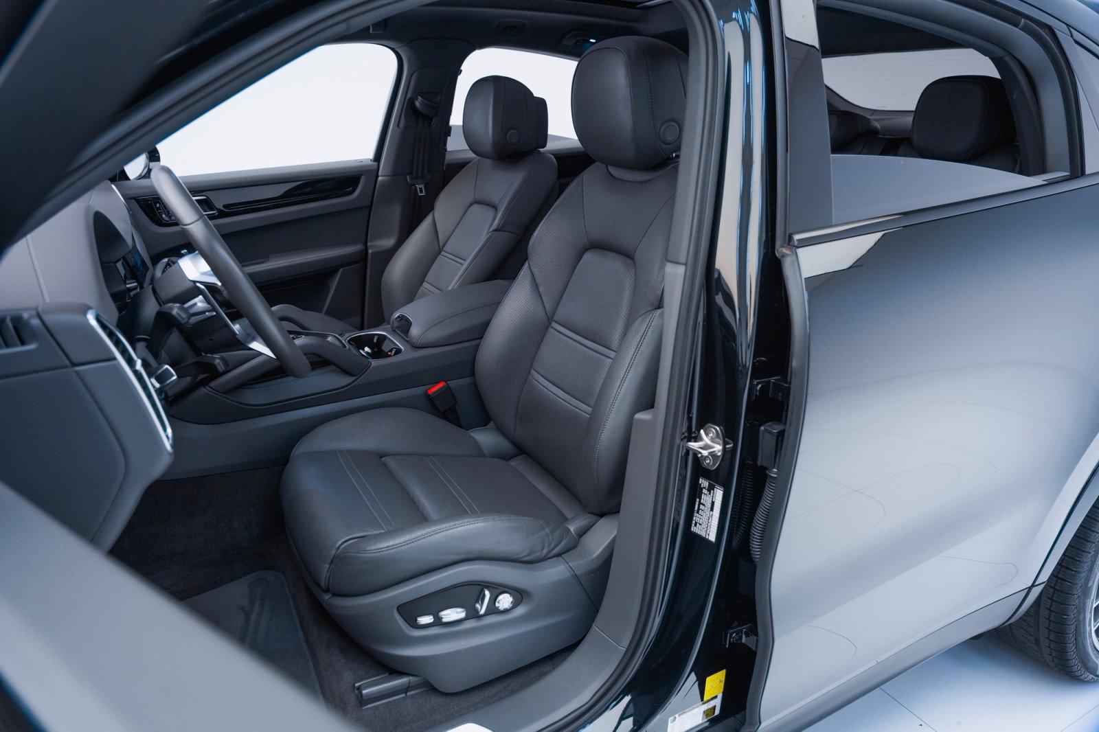 Certified 2020 Porsche Cayenne AWD/4WD image 5