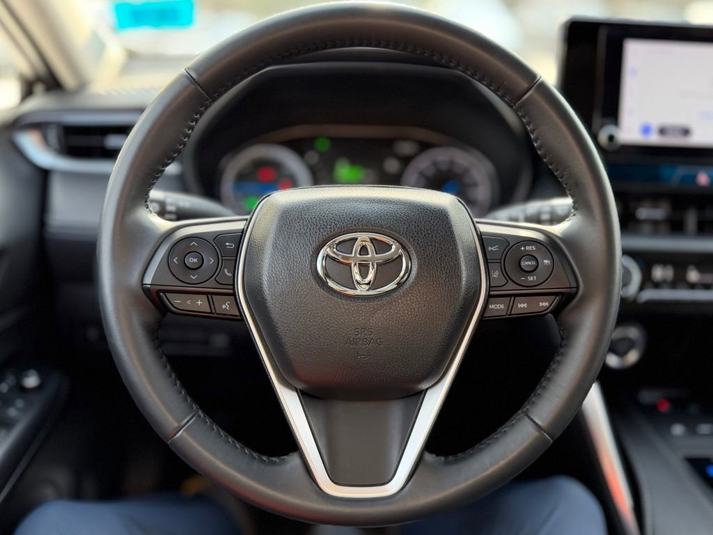 Used 2022 Toyota Venza XLE image 8