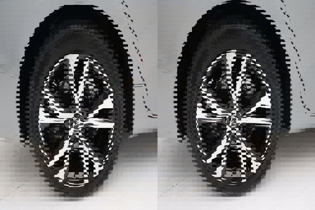 Used 2025 Volvo S60 B5 Core image 11