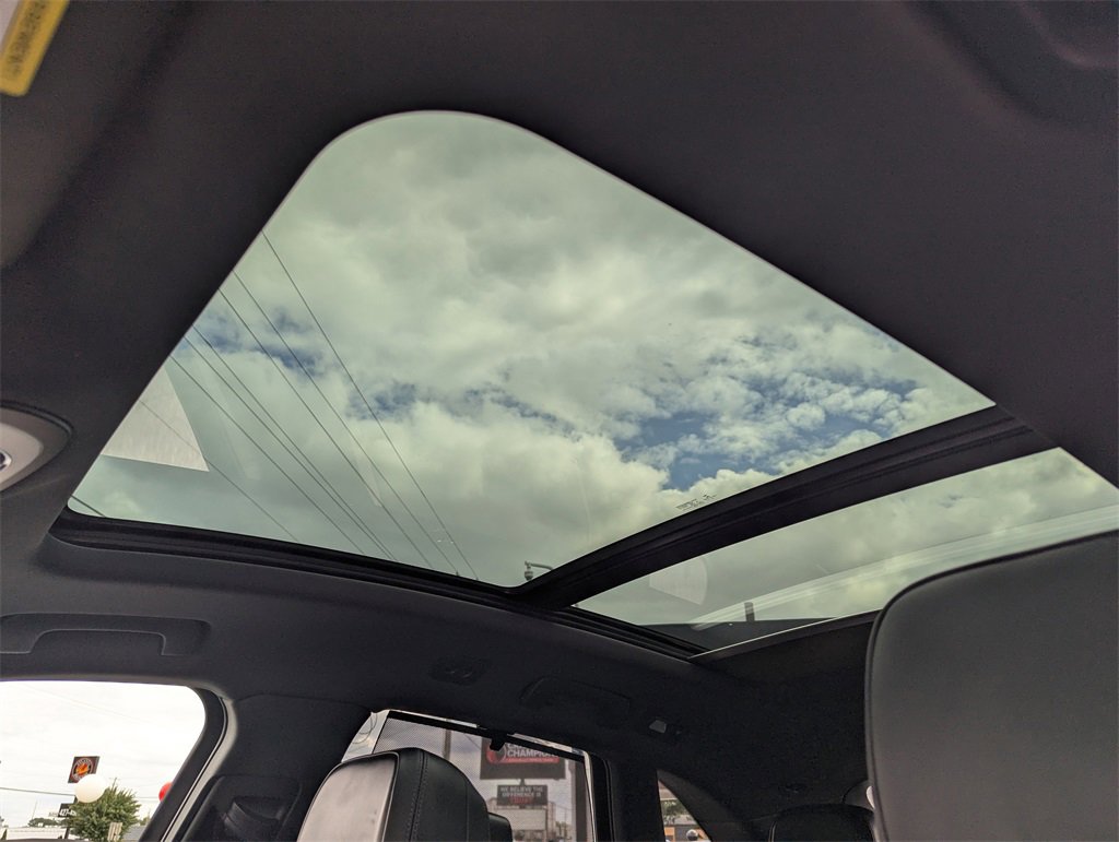 Used 2023 Porsche Macan Turbo image 14