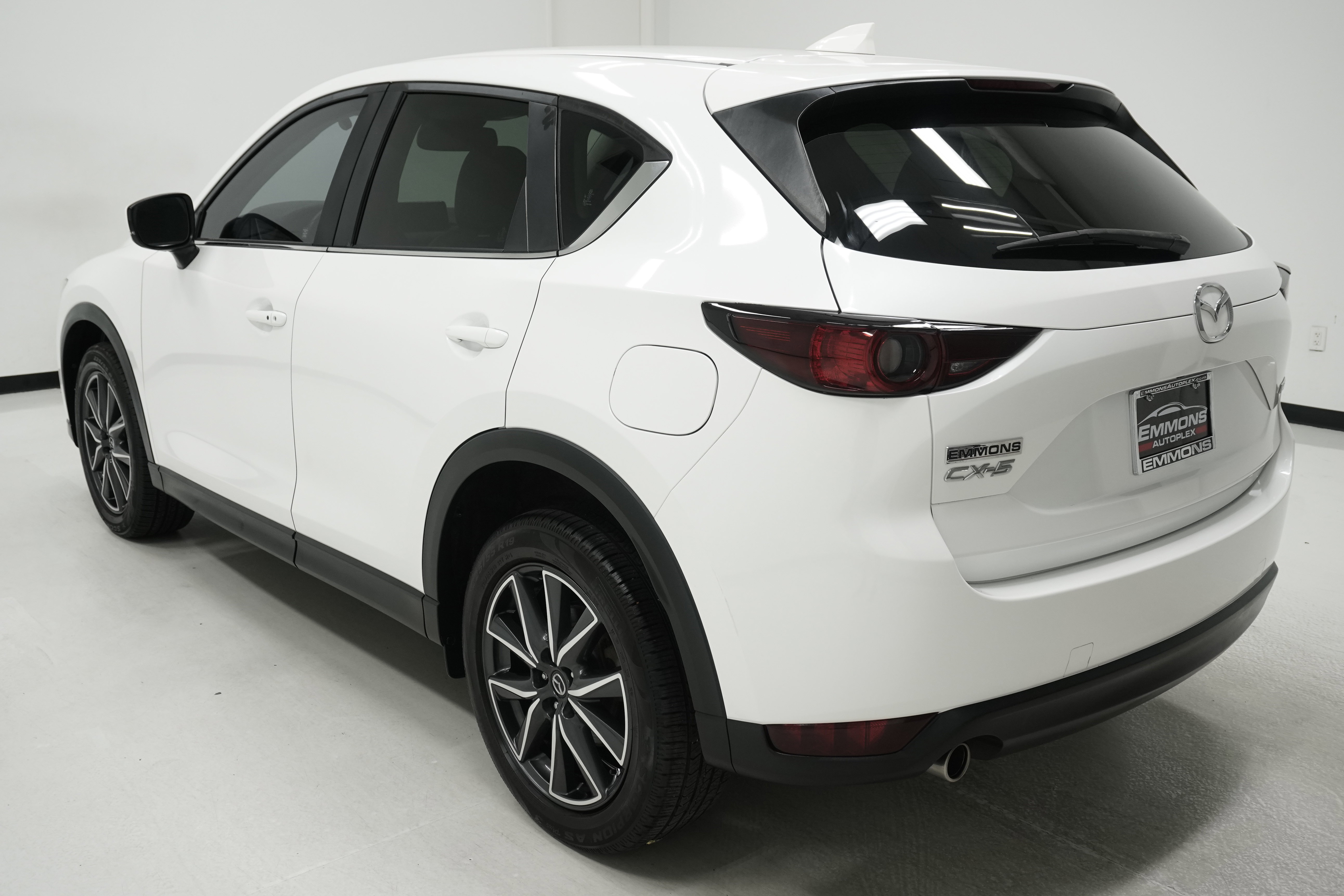 Used 2018 MAZDA CX-5 Touring w/ Preferred Equipment Package FWD image 6