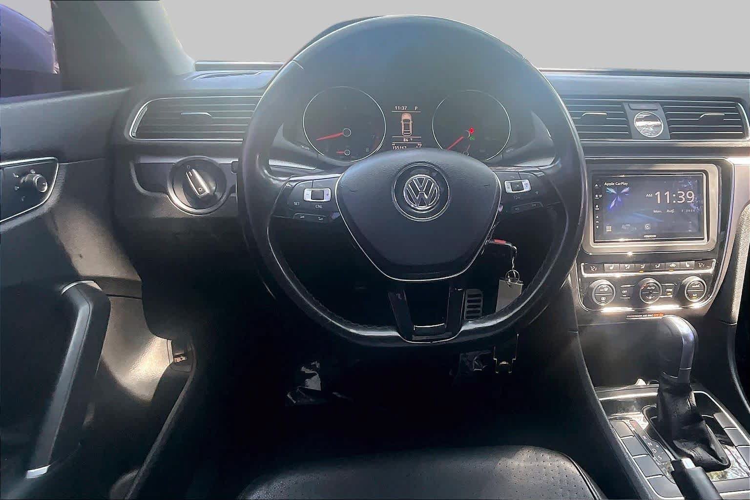 Used 2017 Volkswagen Passat 1.8T R-Line FWD image 6