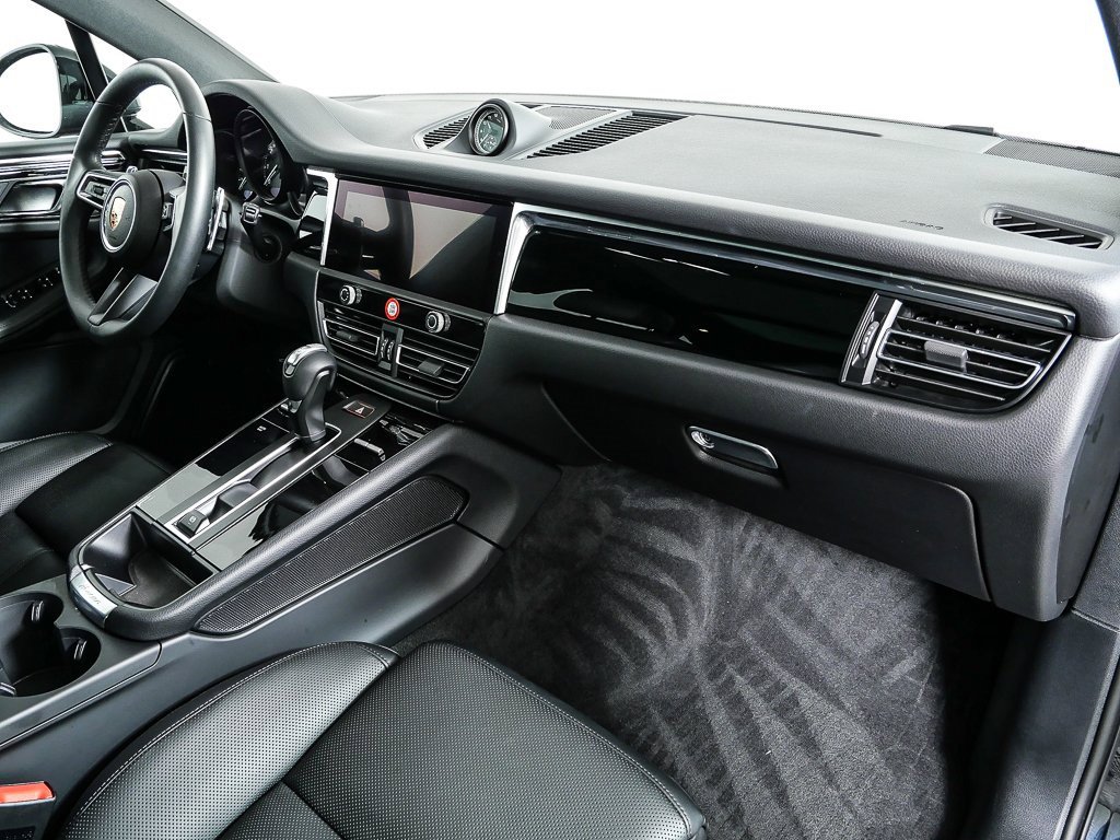 Certified 2025 Porsche Macan image 26