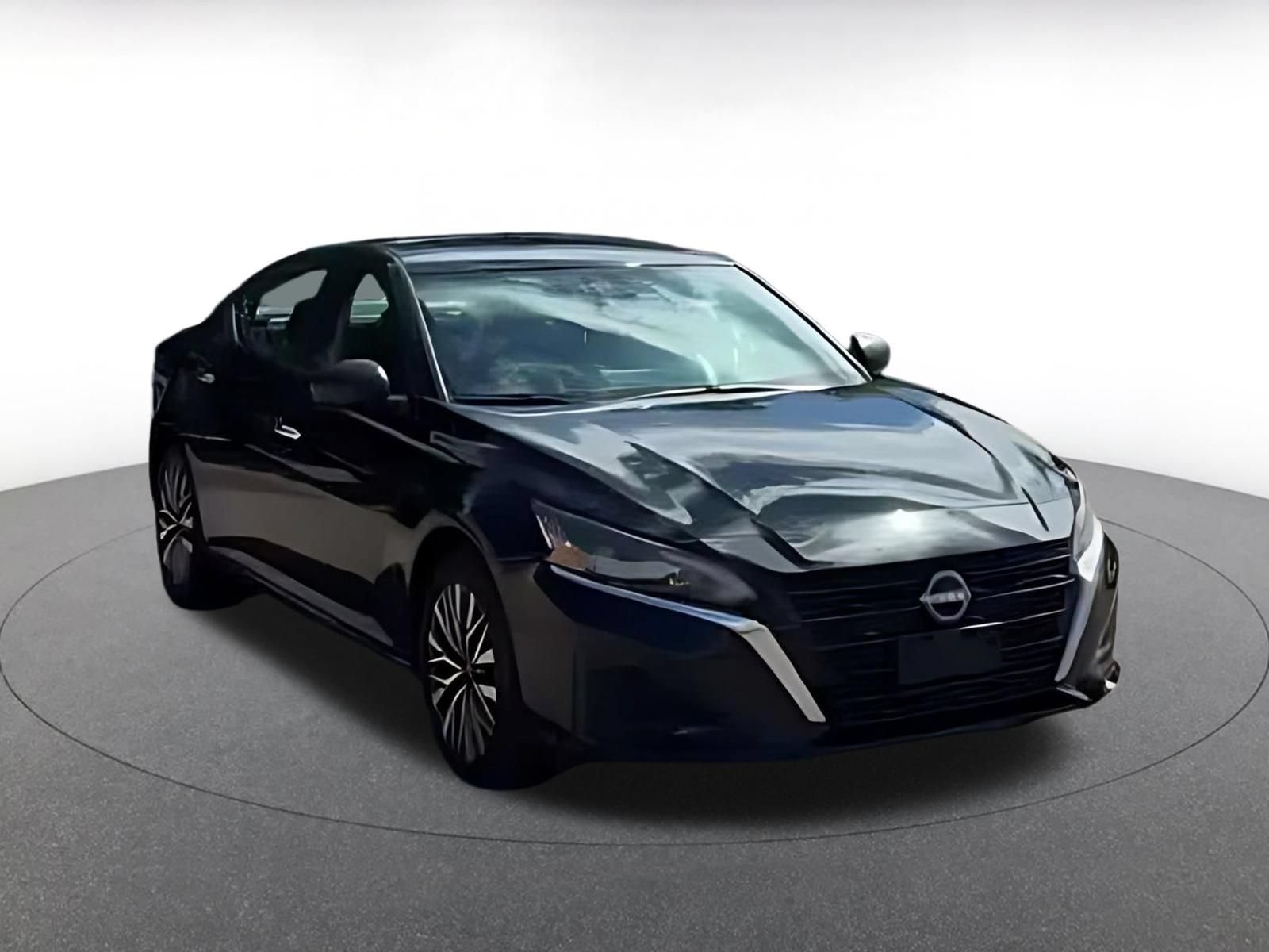 Used 2025 Nissan Altima 2.5 SV FWD image 4