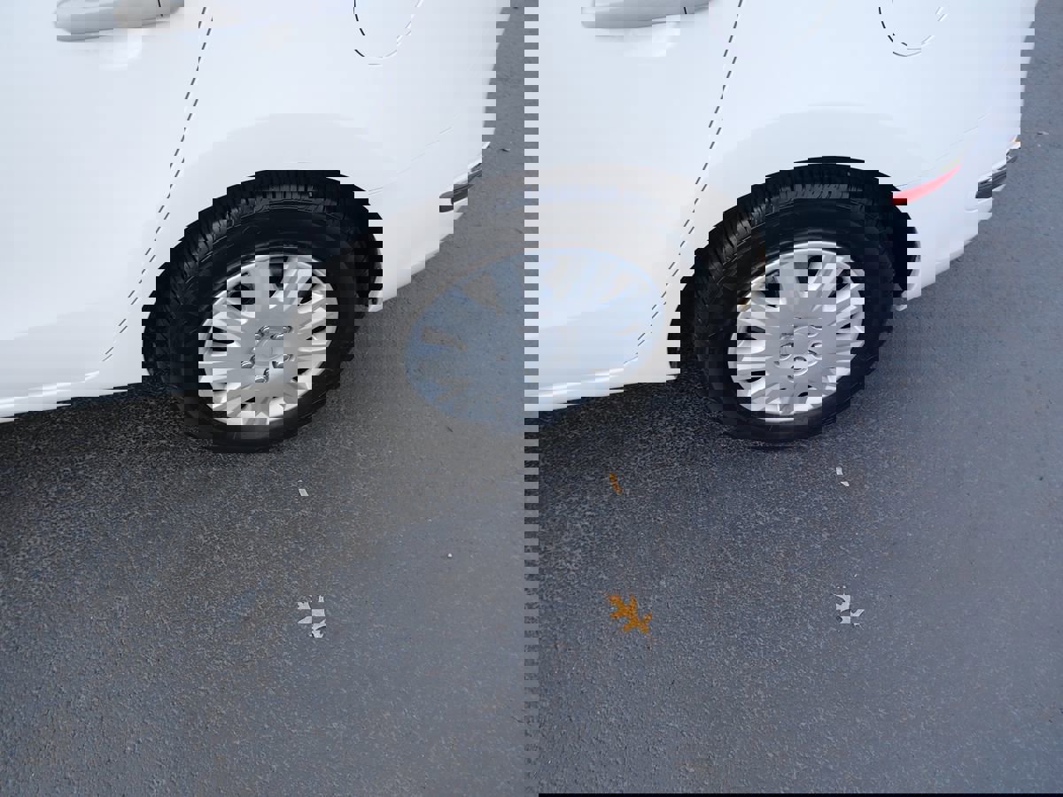 Used 2012 Hyundai Elantra GLS image 35