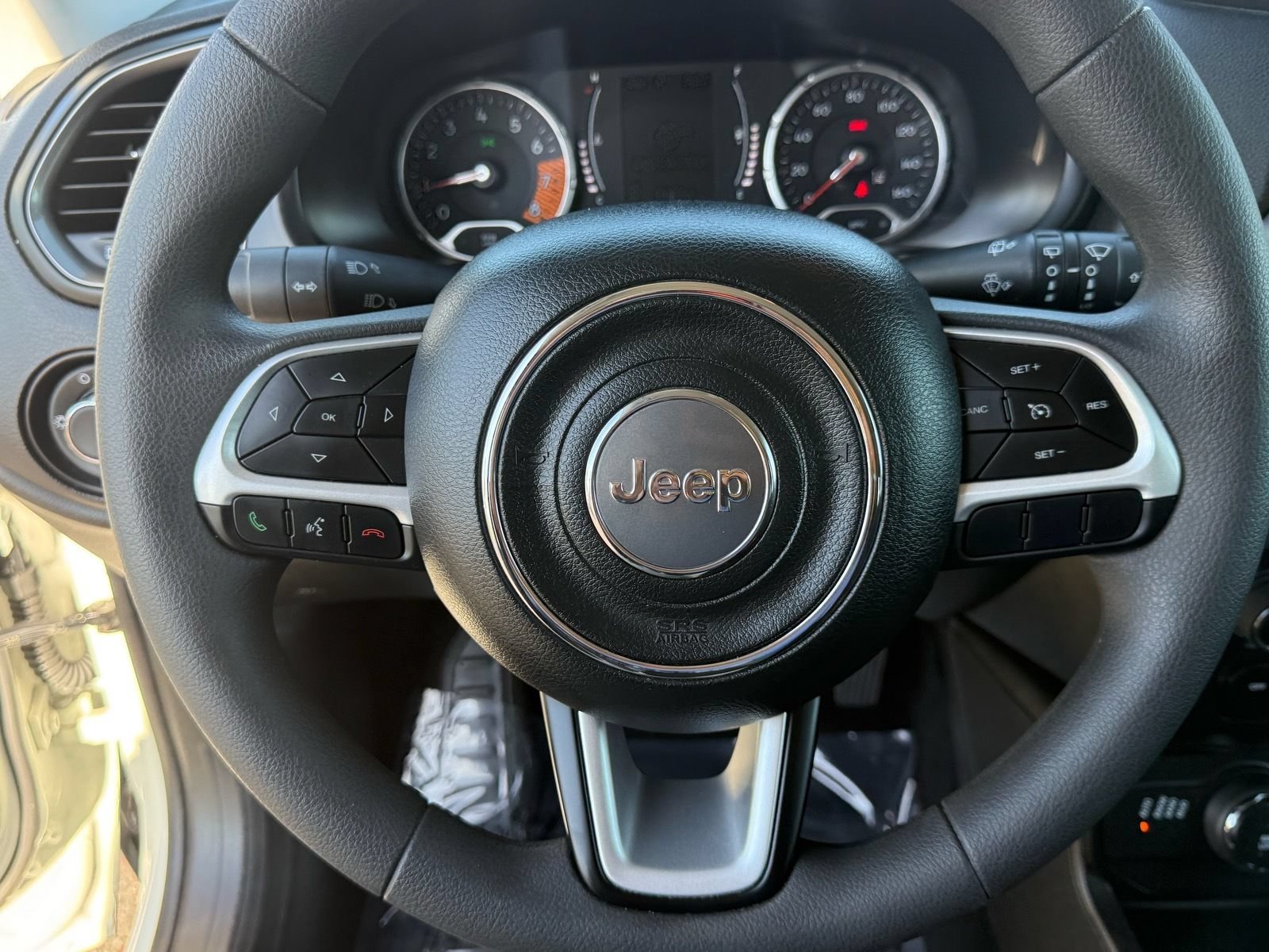 Used 2023 Jeep Renegade Latitude AWD/4WD image 15