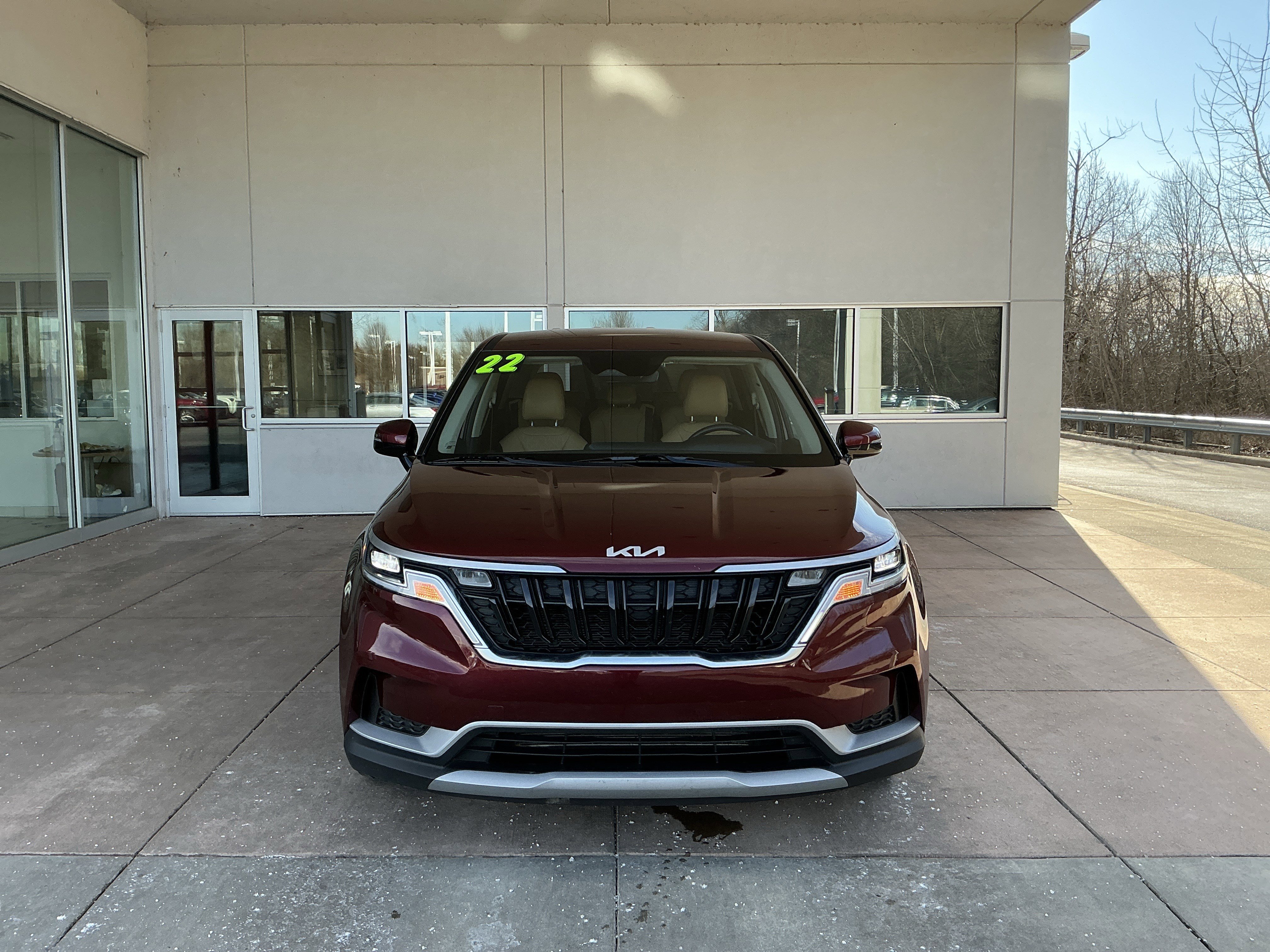 Used 2022 Kia Carnival LX image 2