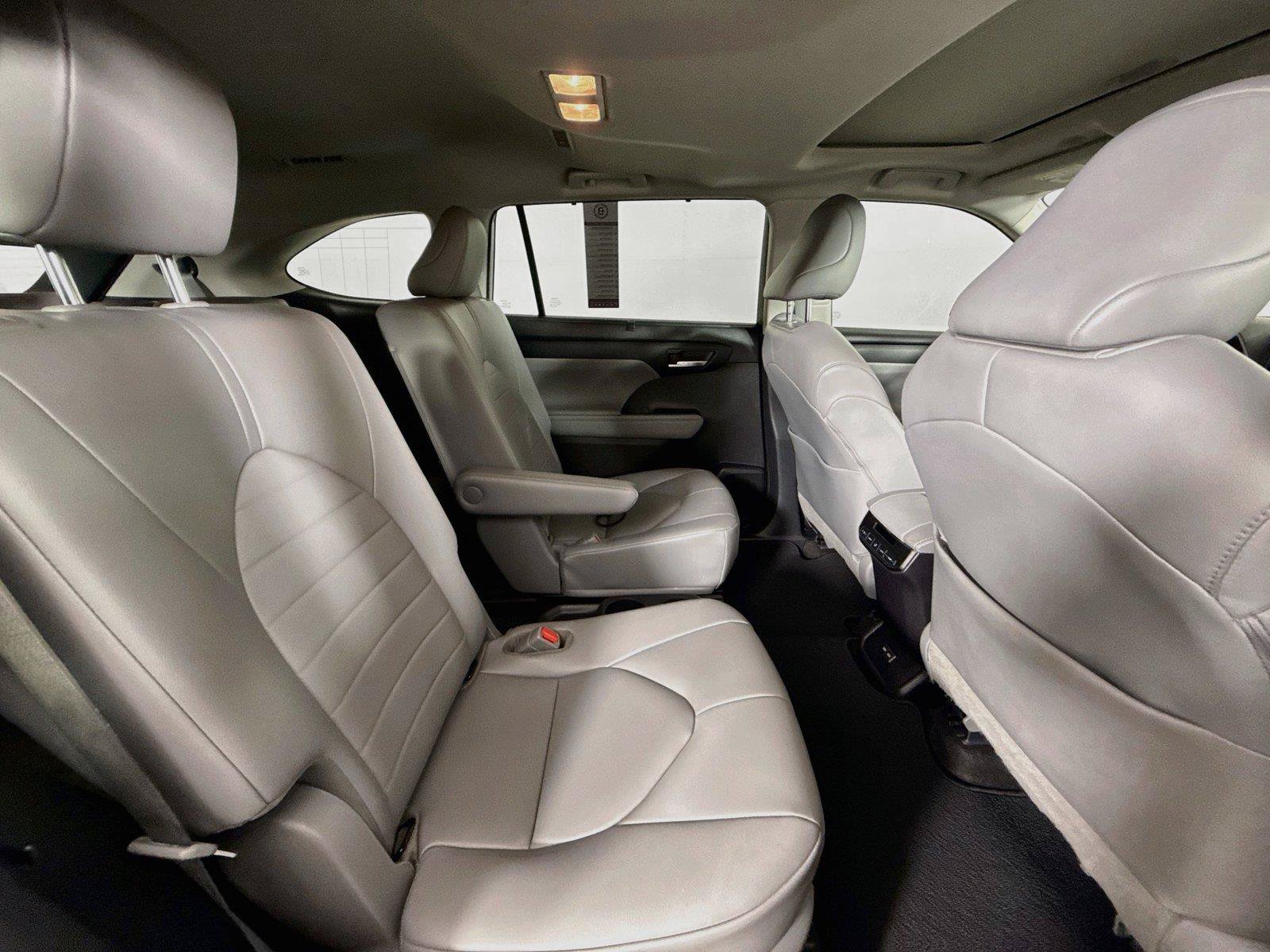 Used 2023 Toyota Highlander XLE FWD image 45