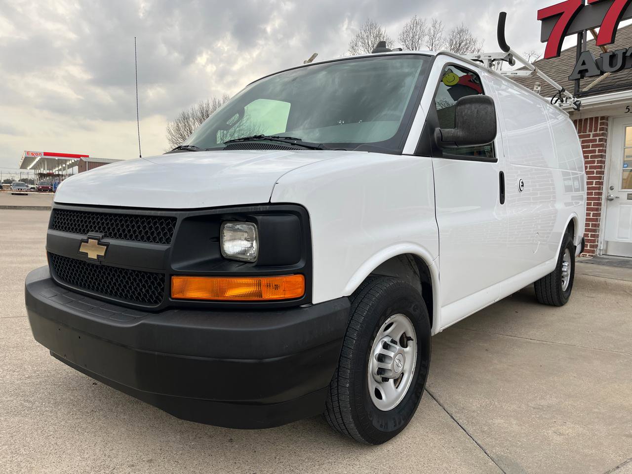 Used 2017 Chevrolet Express 2500 image 3
