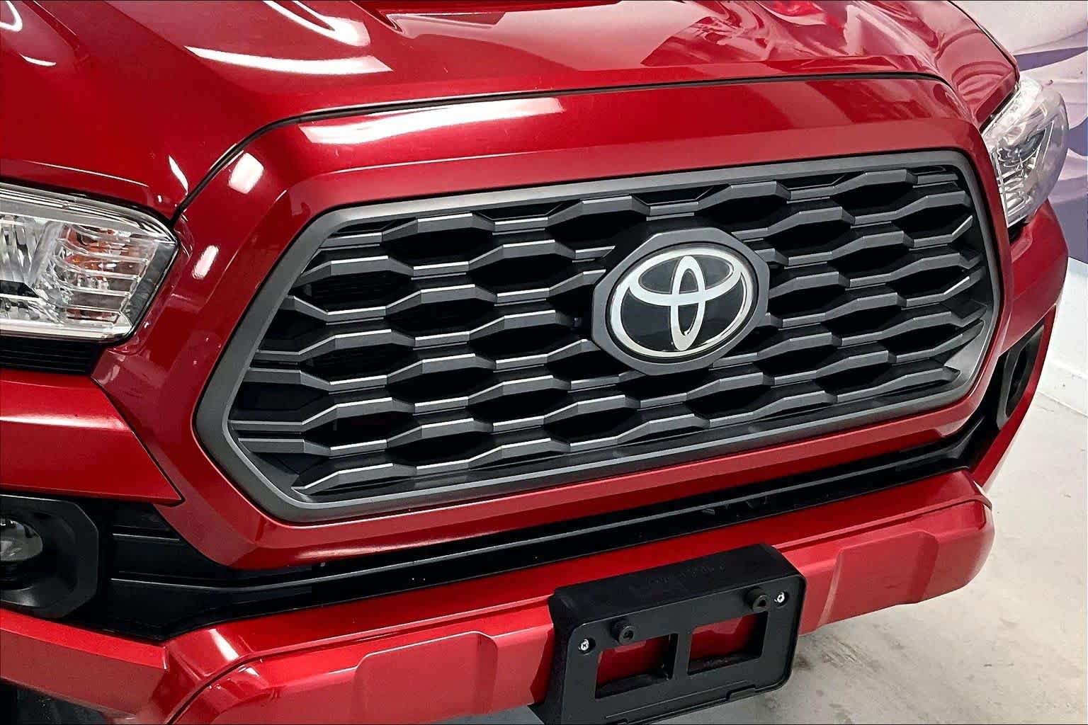 Used 2020 Toyota Tacoma TRD Sport AWD/4WD image 30
