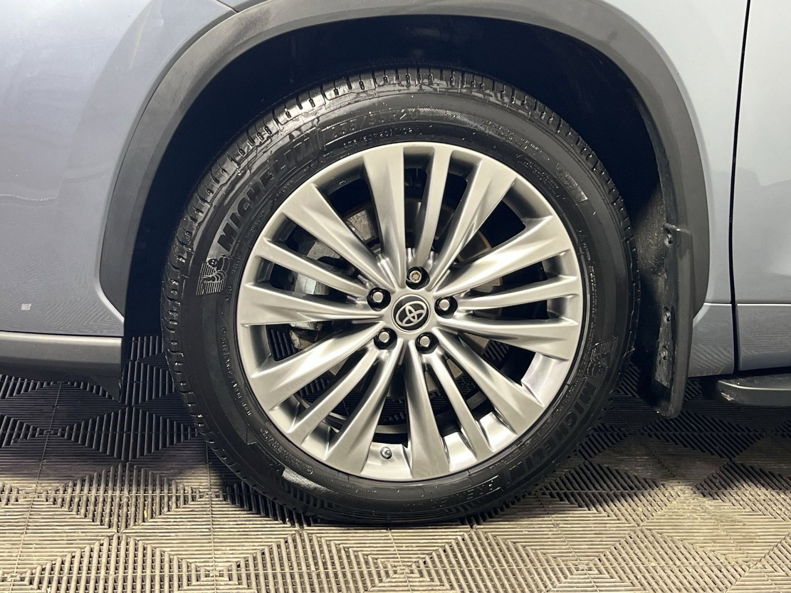 Used 2022 Toyota Highlander Platinum image 12