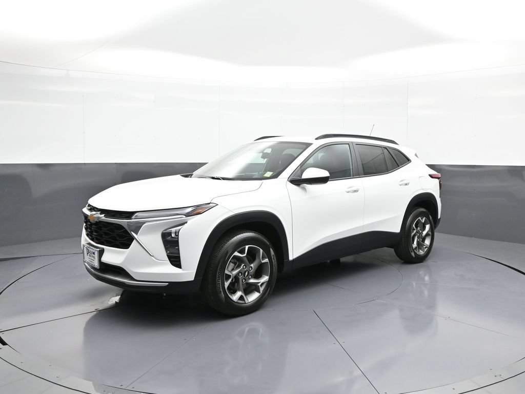 Used 2025 Chevrolet Trax LT w/ LT Convenience Package FWD image 10
