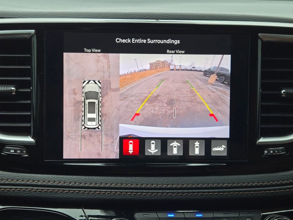 Used 2025 Chrysler Pacifica Pinnacle image 25