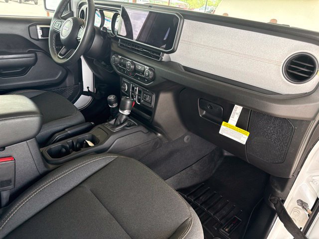 Used 2025 Jeep Gladiator Sport AWD/4WD image 13