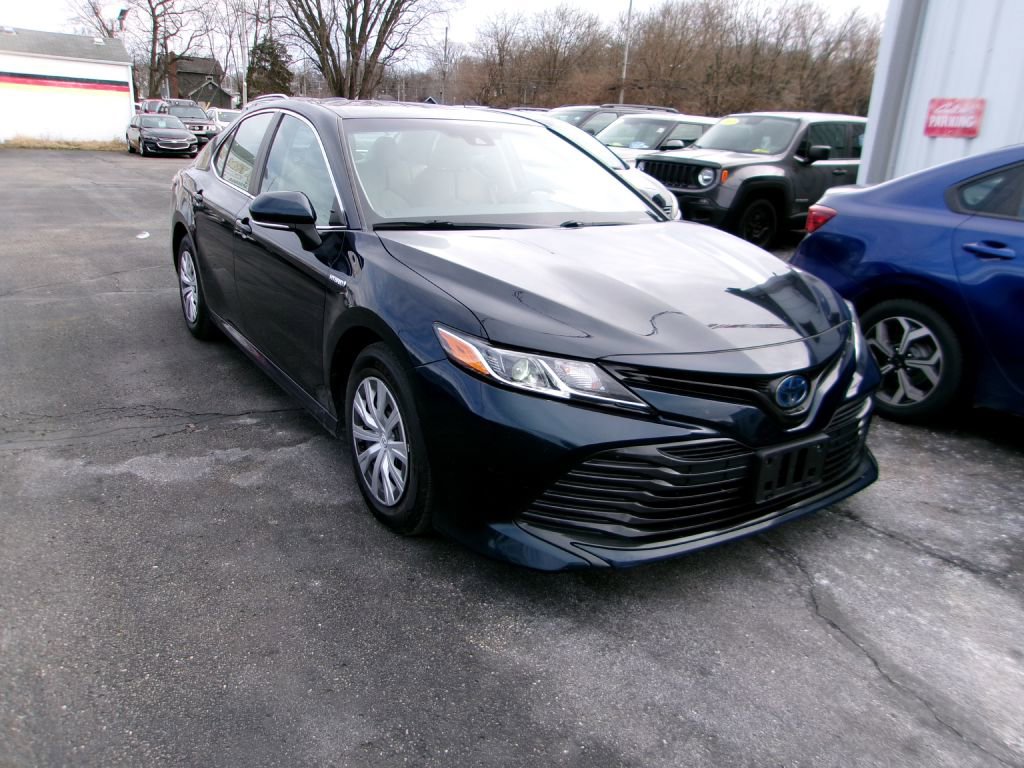 Used 2020 Toyota Camry LE image 1