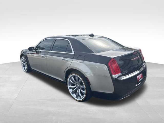 Used 2018 Chrysler 300 Limited RWD image 5