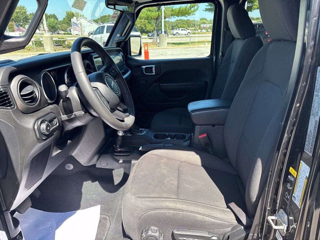 Used 2023 Jeep Wrangler Unlimited Sport AWD/4WD image 35