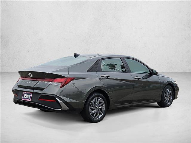 Used 2024 Hyundai Elantra SEL FWD image 5