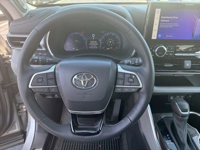Used 2024 Toyota Highlander Platinum image 27