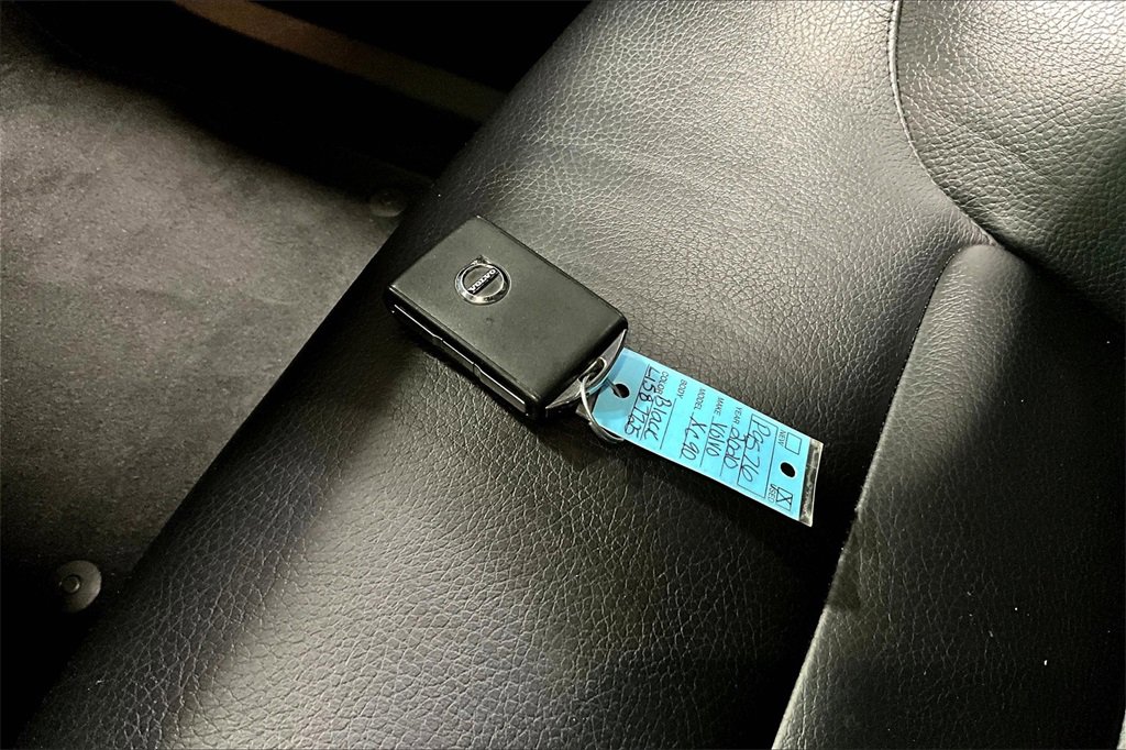 Used 2020 Volvo XC90 T6 Momentum image 34